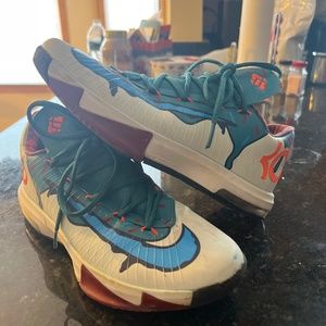 Men’s Size 7 Custom Colorway Kevin Durant Basketball Shoes